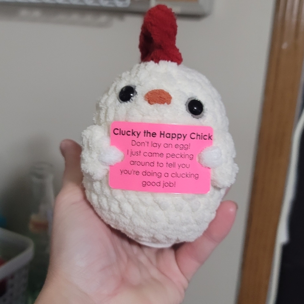 Clucky The Happy Chick - Picture 2 of 3